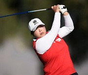 16개월 만에 클럽 잡은 '만만디' 펑샨샨 LPGA 메이저 2위