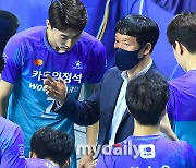 [MD포토] 신영철 '이대로 가자고'