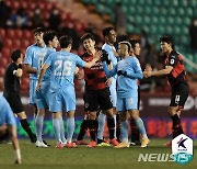 '정승원 아쉬운 골대 불운' 대구, 포항 0-0