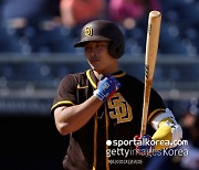 김하성의 역사적인 MLB 데뷔 타석, 결과는 아쉽게도 헛스윙 삼진