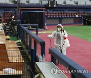 프로야구 개막 앞두고 경기장 소독