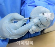 화이자·AZ 접종 후 70대 사망신고 각각 1건..당국 "인과성 조사"