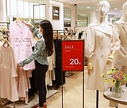 [주말쇼핑포인트]봄나들이 절정에서..주요 백화점, '역대급' 정기세일