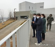 김포부시장 관광100년 탐방..시암리 철책길 공개