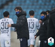 [GOAL 현장리뷰] '진공청소기 vs 영원한 리베로' 지략 대결.. 홍명보 감독 승리