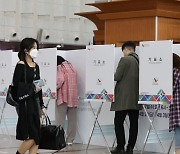 여권결집 vs 정권심판..4·7 재보선 사전투표율 20.54% '역대 최고'