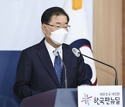 中 향한 정의용, 美 간 서훈..'북핵'놓고 G2와 줄타기 외교