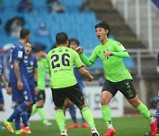 '백승호 더비' 전북, 수원에 3-1 승리..무패 행진