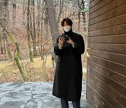 김우빈, 훈훈한 기럭지..♥신민아가 반할만하네