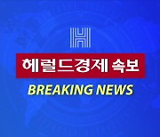 [속보]文 대통령 "국가권력, 분단 반대 이유로 제주도민 '빨갱이' 뒤집어씌워"