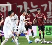 전반 0-0 종료 아쉬운 기성용 [사진]