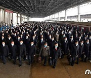 북한 세포비서대회 참가자들 평양 도착 "열의에 충만"