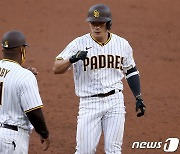 김하성 MLB 첫 선발 경기서 1호 안타·타점·멀티히트..타율 0.400(종합)