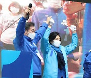 박영선, 이낙연 선대위원장과 함께 지지호소