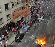 이 시국에 폭동을..빌바오 열성팬, 국왕컵 앞두고 운집해 경찰과 '충돌'