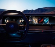 BMW, 8세대 iDrive 공개..초대형 디스플레이 적용