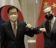 한·중 "한반도 평화 협력".. 시진핑 방한은 빠졌다