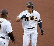 '선발 체질' 김하성, MLB 첫 안타·타점·멀티히트