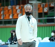 [춘계연맹전] 숭의여고 부임 정인교 코치, 첫 대회서 결승 진출 지휘