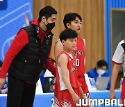 [JB포토] KBL 주말리그, 선수들에게 지시 내리는 SK 김동욱 코치