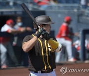 김하성, 첫 타석에서 1타점 적시타..MLB 첫 안타·타점 수확