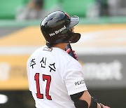 KBO리그 데뷔한 추신수 "팬들 목소리에 '한국서 야구하는구나'..행복해"