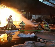'폭발·화재' 광주 LPG 충전소..37시간 만에 '완전 진화'