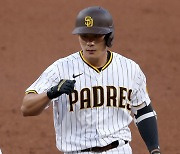'첫 선발' 김하성, MLB 첫 안타 · 타점 · 멀티히트 폭발