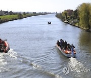 BRITAIN OXFORD CAMBRIDGE BOAT RACE