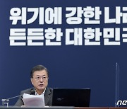 문대통령 "연일 500명대 확진 걱정..방역수칙 준수 더 힘내달라"