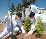 하림 "깨끗한 자연환경 물려주자"..600그루 나무심기 행사 개최