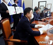 민주당 서울시의회도 오세훈 때리기.."'내곡동 의혹' 행정사무조사"