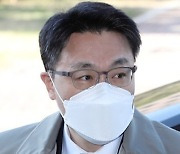 공수처, '김학의 불법출금' 기록 접수..직접수사 검토