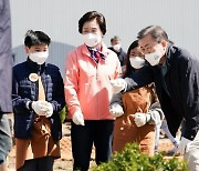 文, 서울복합화력발전소에 나무 심어.."탄소중립 목표 이룰 것"