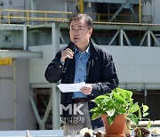 백신 품귀에 文 "조기도입, 추가물량 확보"