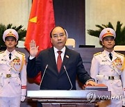 베트남 권력 서열 2위 국가주석에 응우옌 쑤언 푹 총리 선출