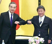 중·일 외교장관 전화 회담.."일, 센카쿠·인권 문제에 우려"