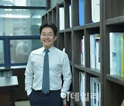 "코로나백신 개발사들,기술유출 우려로 백신부족 지속될 것"