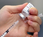 유럽 백신 책임자 "AZ 백신, 혈전증 일으킨다"