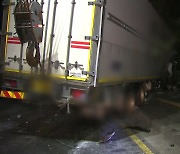 제주 버스·트럭 4중 추돌..4명 사망, 30여 명 중경상