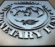 IMF, 올해 글로벌 경제성장률 6%로 상향..韓은 3.6%