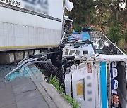 [속보] 제주서 버스·트럭 4중 추돌..3명 사망·50여명 부상