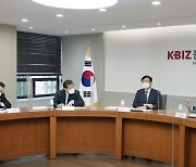 '경제계 소통' 중기중앙회 찾은 이호승 청와대 정책실장