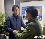 민주당 김충규 의령군수 후보 "선거 패배 겸허히 받아들이겠다"