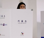 배구 선수 김연경 선거법 위반 논란! 서울 시장 투표장을 찾은 스타들은?