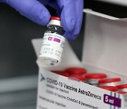 [속보] 유럽의약품청 "AZ 백신, 희귀 혈전 관련 가능성 발견"
