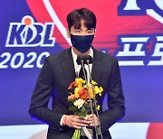 패기의 덩크슛 꽂던 신인, 고졸 최초 MVP 역사