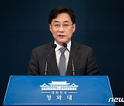 문대통령, 재보선 결과 '무거운 책임감으로 국정 임할 것'