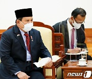 프라보워 인도네시아 국방장관, 문 대통령 예방