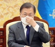 文 "국민 질책 엄중히 받아들인다"..정책 기조 변화 요구엔 '마이 웨이'